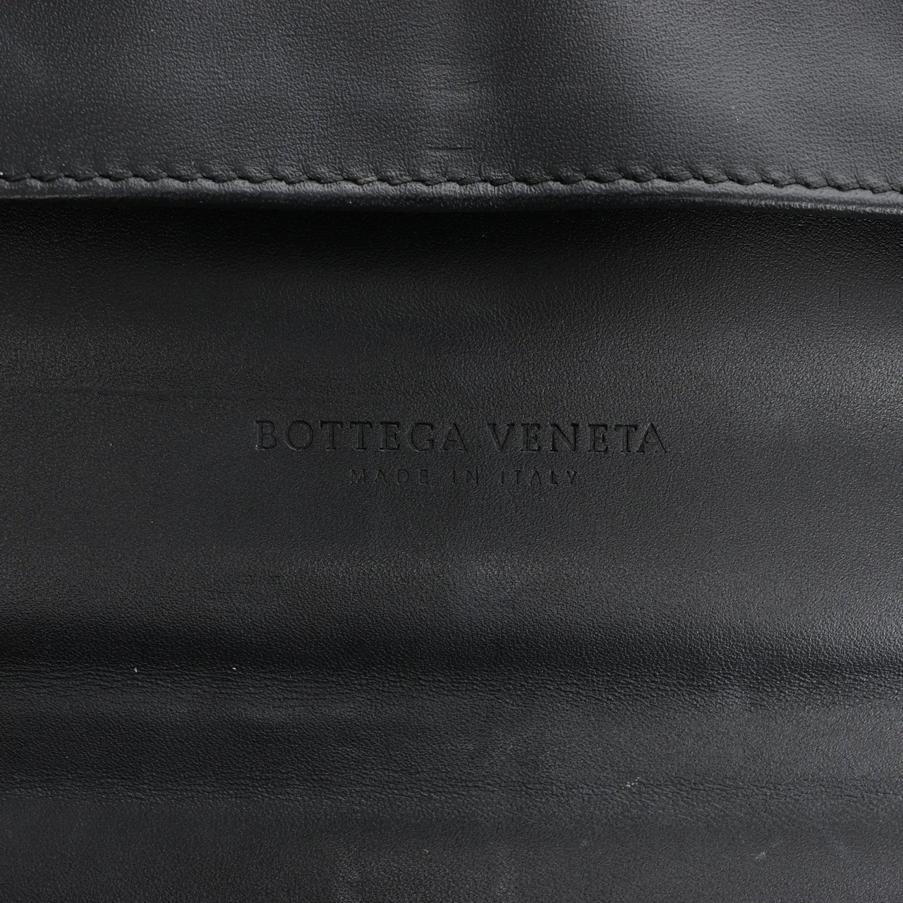 Bottega Veneta Bottega Veneta Intrecciato Crossbody Bag in Black Zwart