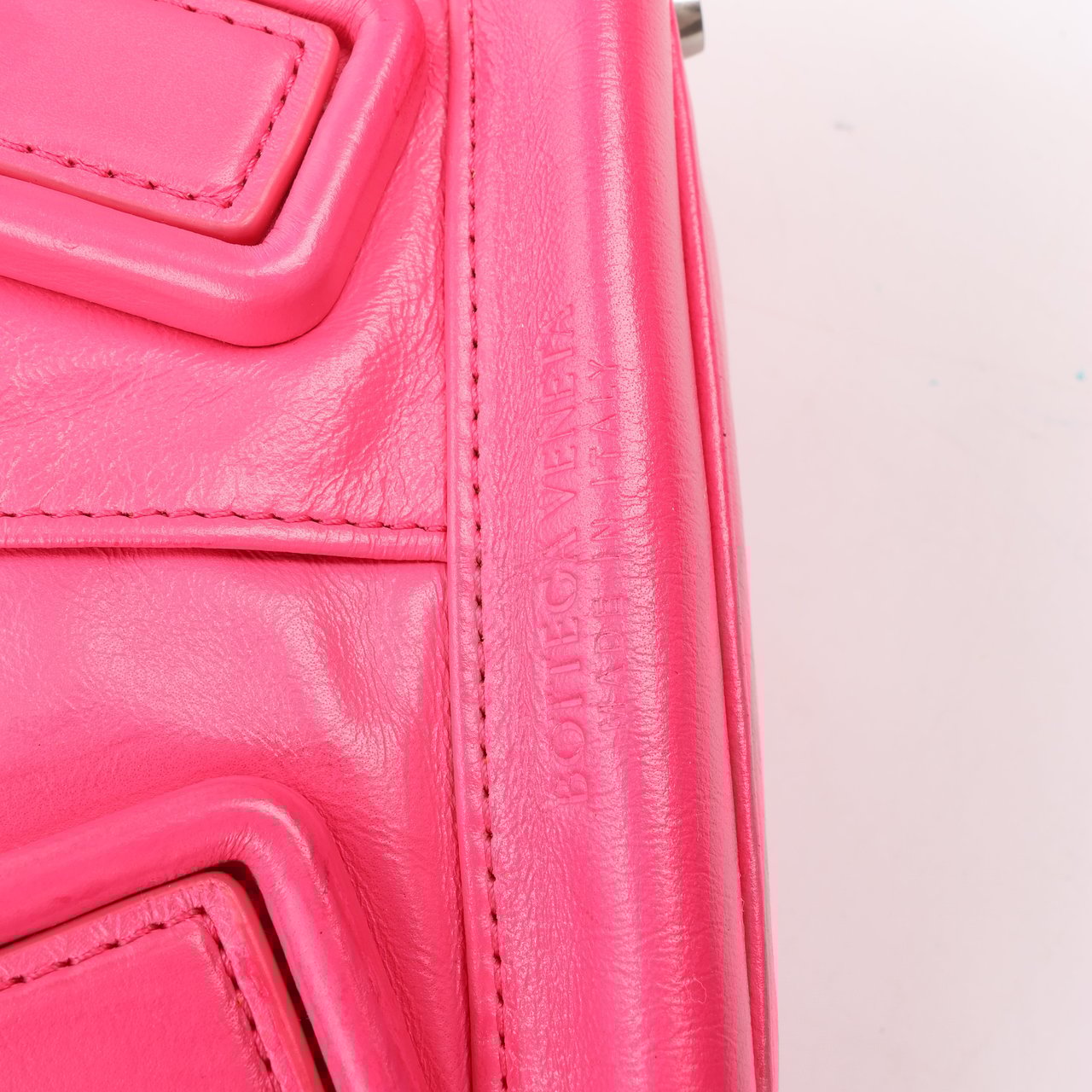 Bottega Veneta Bottega Veneta Arco Mini Paper Calfskin Maxi Intrecciato 2Way Handbag in Pink Roze