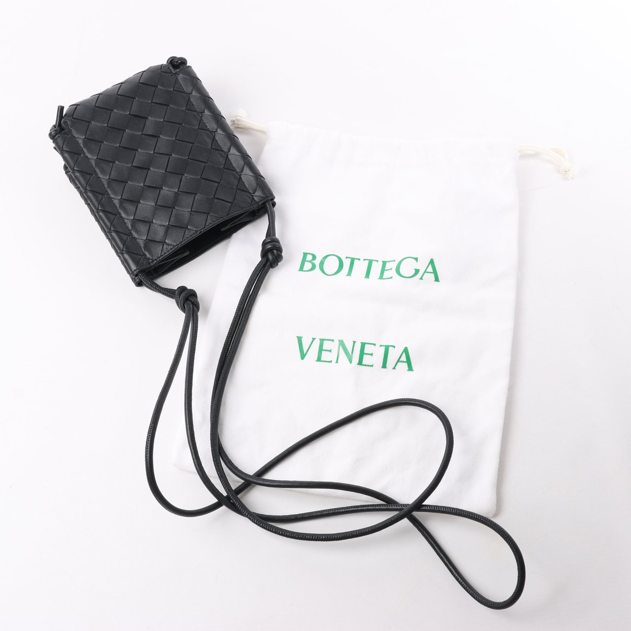 Bottega Veneta Bottega Veneta Intrecciato Leather Shoulder bag in Black Zwart