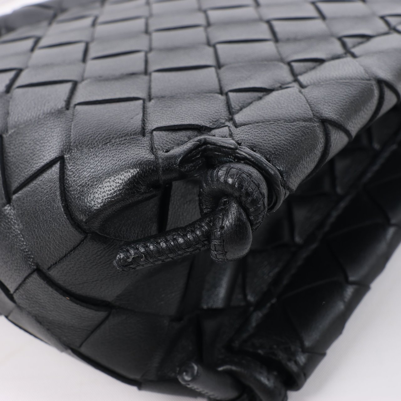 Bottega Veneta Bottega Veneta Intrecciato Leather Shoulder bag in Black Zwart