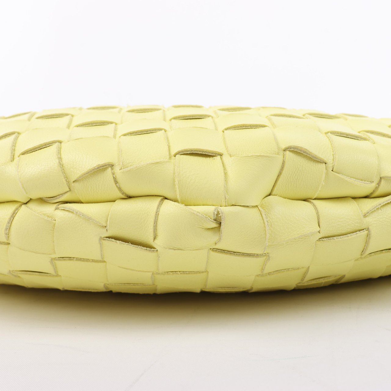 Bottega Veneta Bottega Veneta Intrecciato Medium Turns Pouch Leather Shoulder bag in Yellow Geel