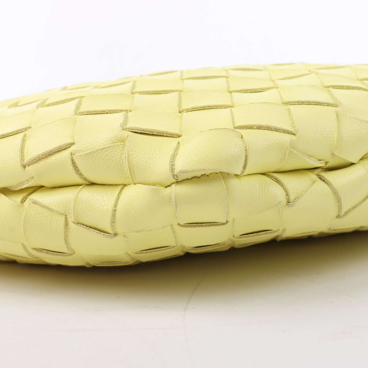 Bottega Veneta Bottega Veneta Intrecciato Medium Turns Pouch Leather Shoulder bag in Yellow Geel