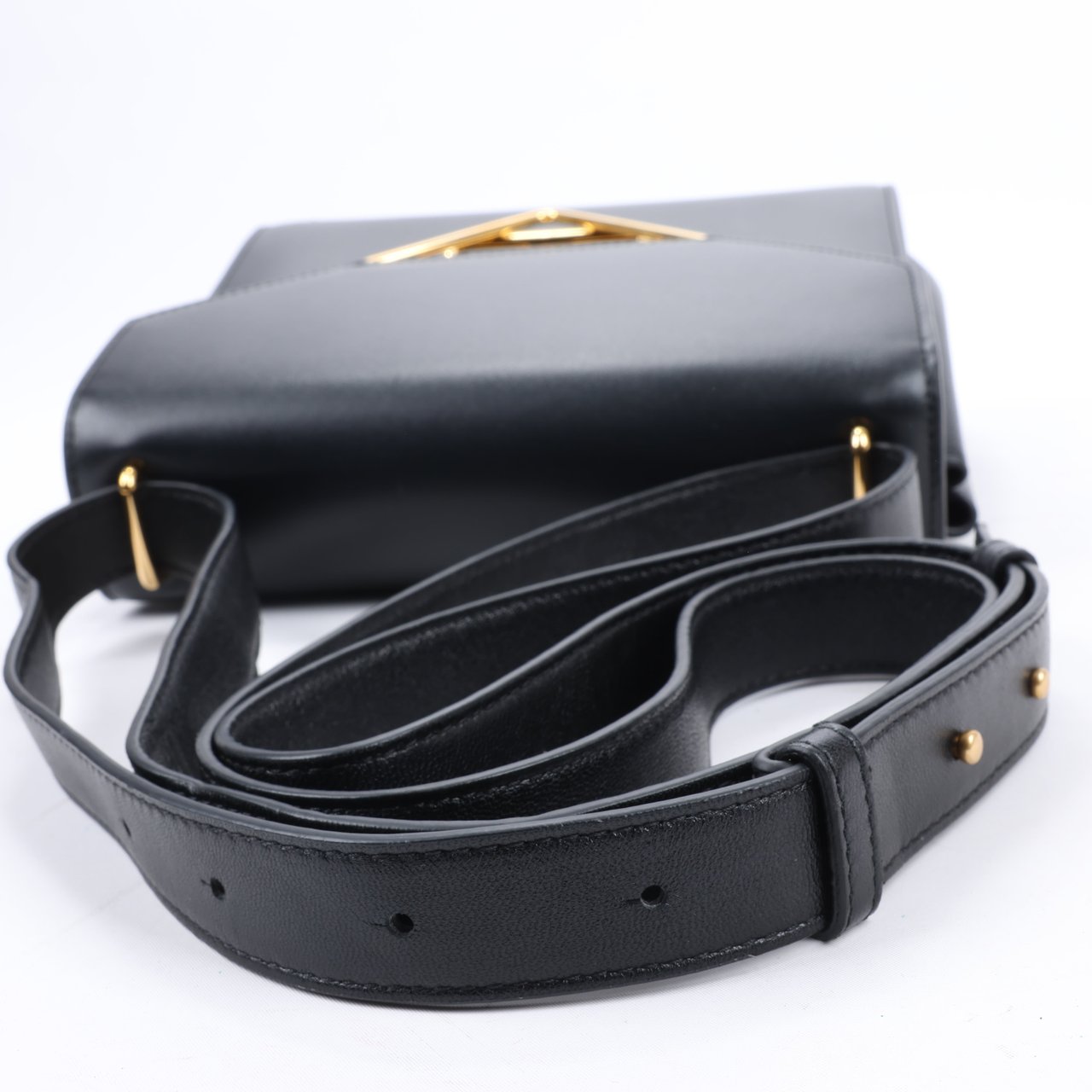 Bottega Veneta Bottega Veneta Box Calfskin Nappa Clip Shoulder Bag in Black Zwart