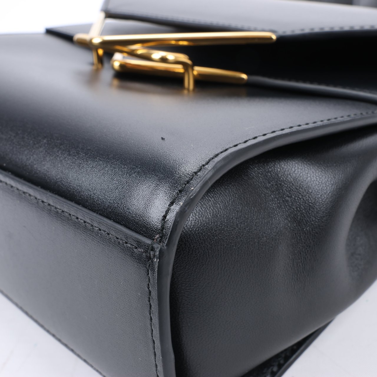 Bottega Veneta Bottega Veneta Box Calfskin Nappa Clip Shoulder Bag in Black Zwart