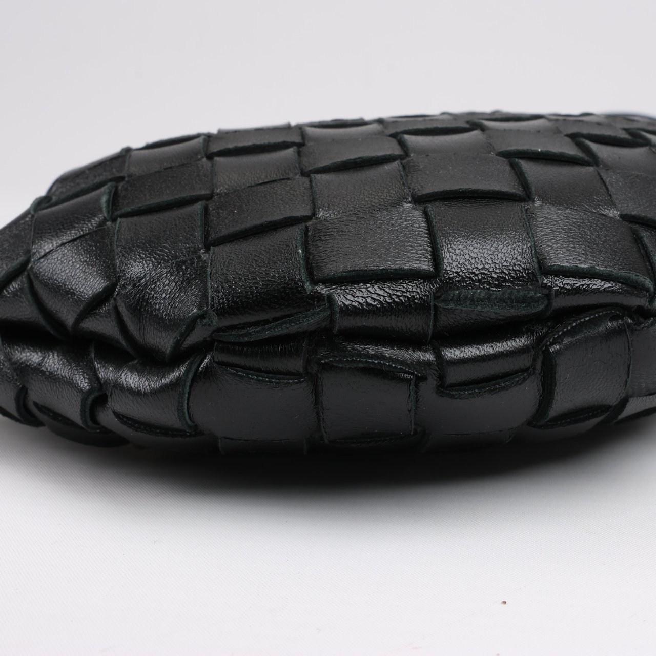 Bottega Veneta Bottega Veneta Intrecciato Sardines Leather Shoulder Bag in Black Zwart