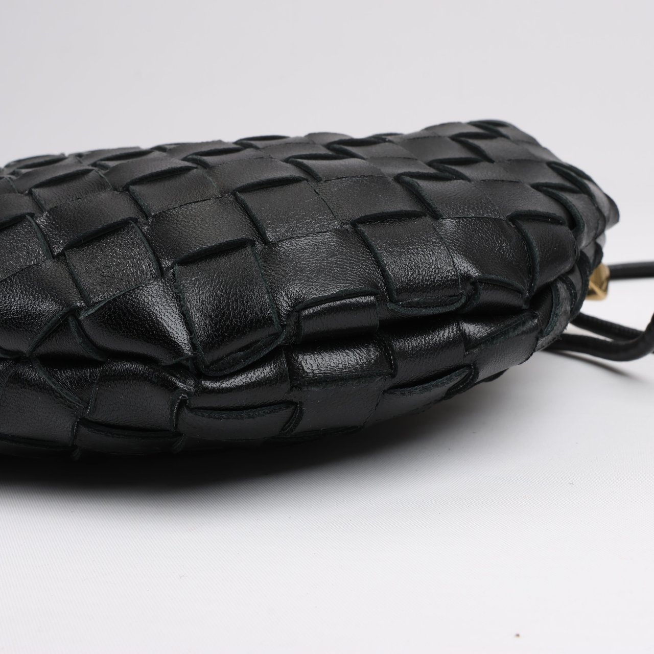 Bottega Veneta Bottega Veneta Intrecciato Sardines Leather Shoulder Bag in Black Zwart