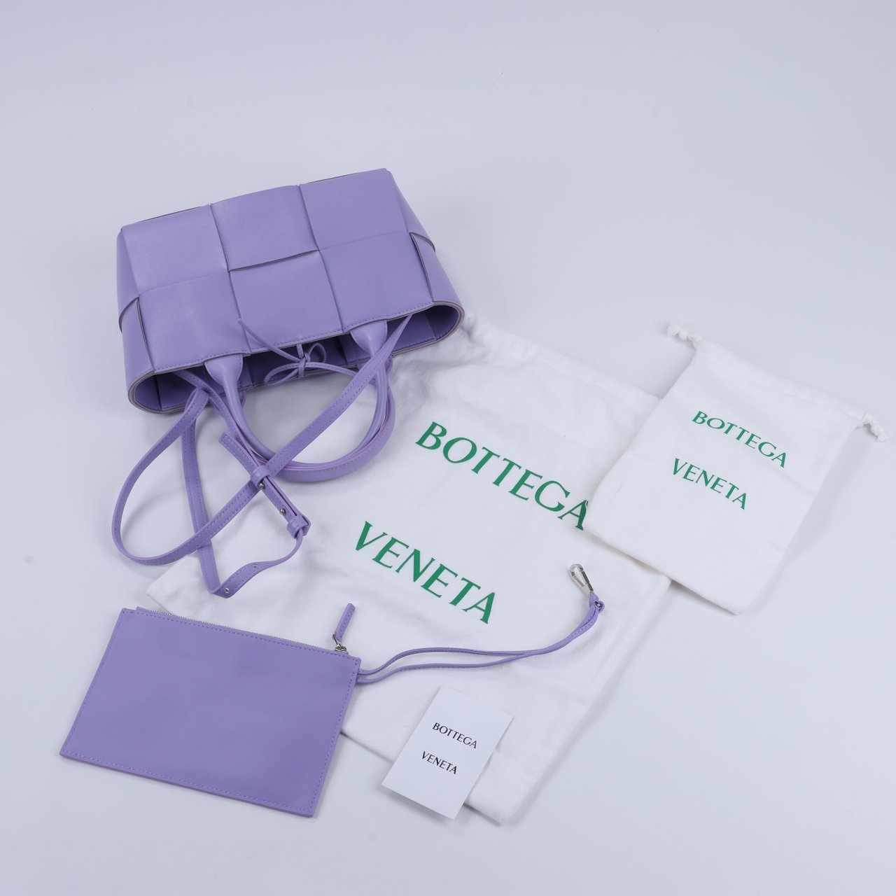 Bottega Veneta Bottega Veneta Nappa Maxi Intrecciato Small Arco 2Way Handbag in Purple Paars