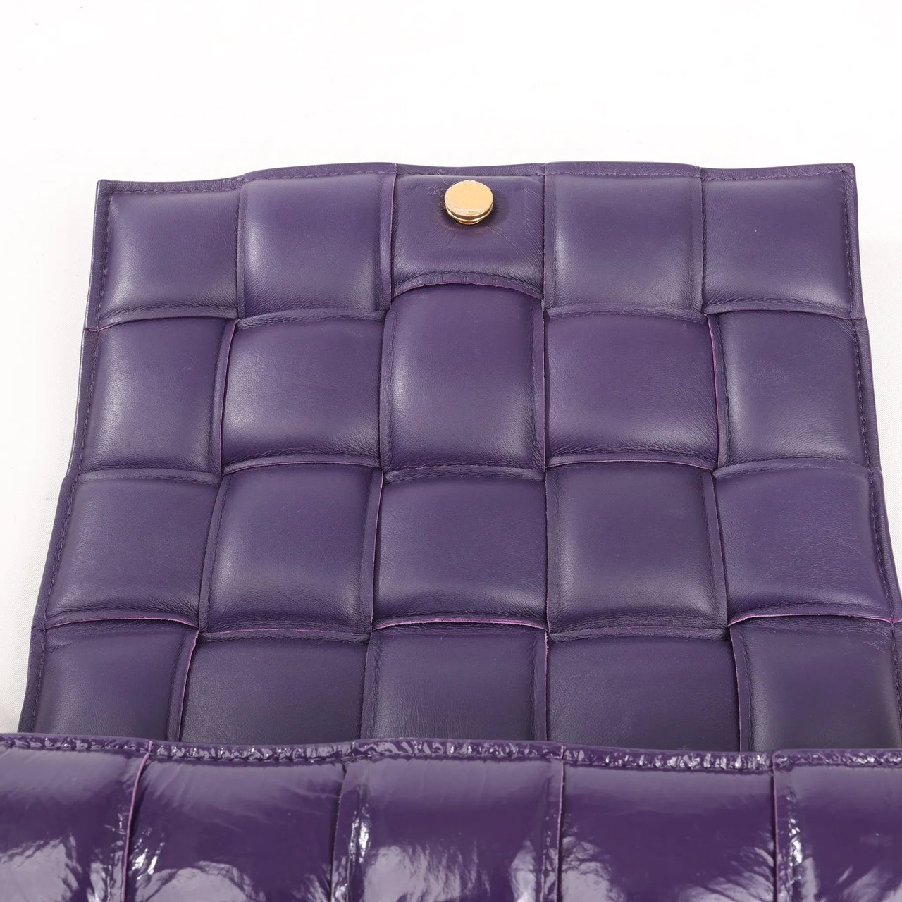 Bottega Veneta Bottega Veneta Padded Cassette Maxi Intrecciato Leather Shoulder Bag in Purple Paars