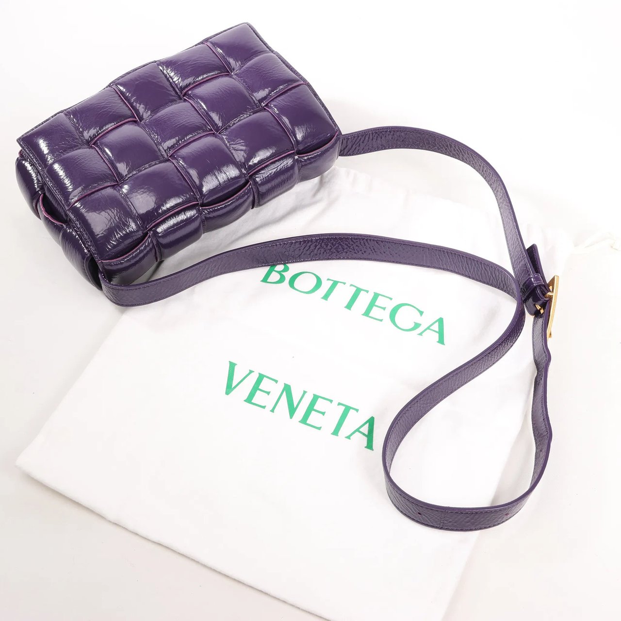 Bottega Veneta Bottega Veneta Padded Cassette Maxi Intrecciato Leather Shoulder Bag in Purple Paars