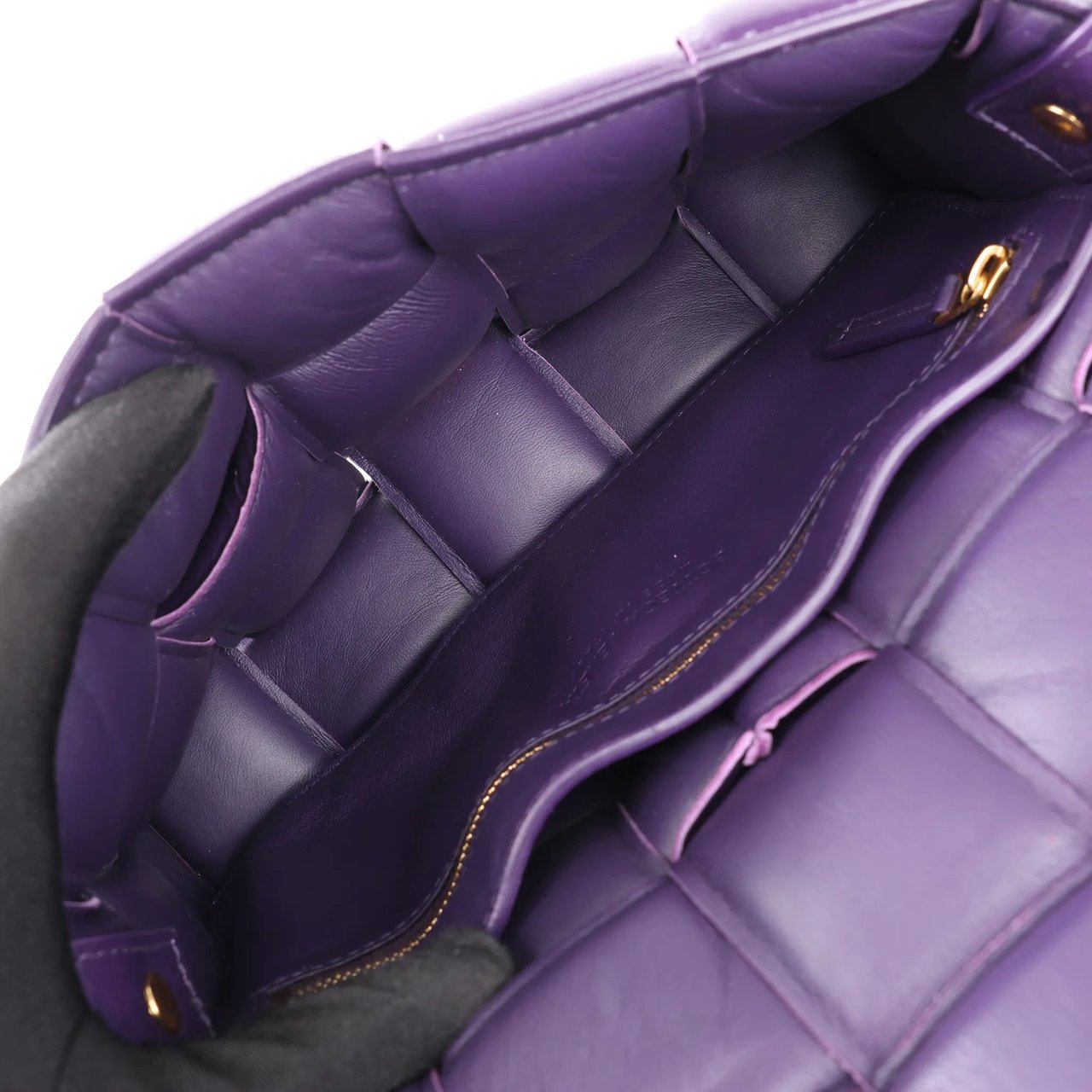 Bottega Veneta Bottega Veneta Padded Cassette Maxi Intrecciato Leather Shoulder Bag in Purple Paars
