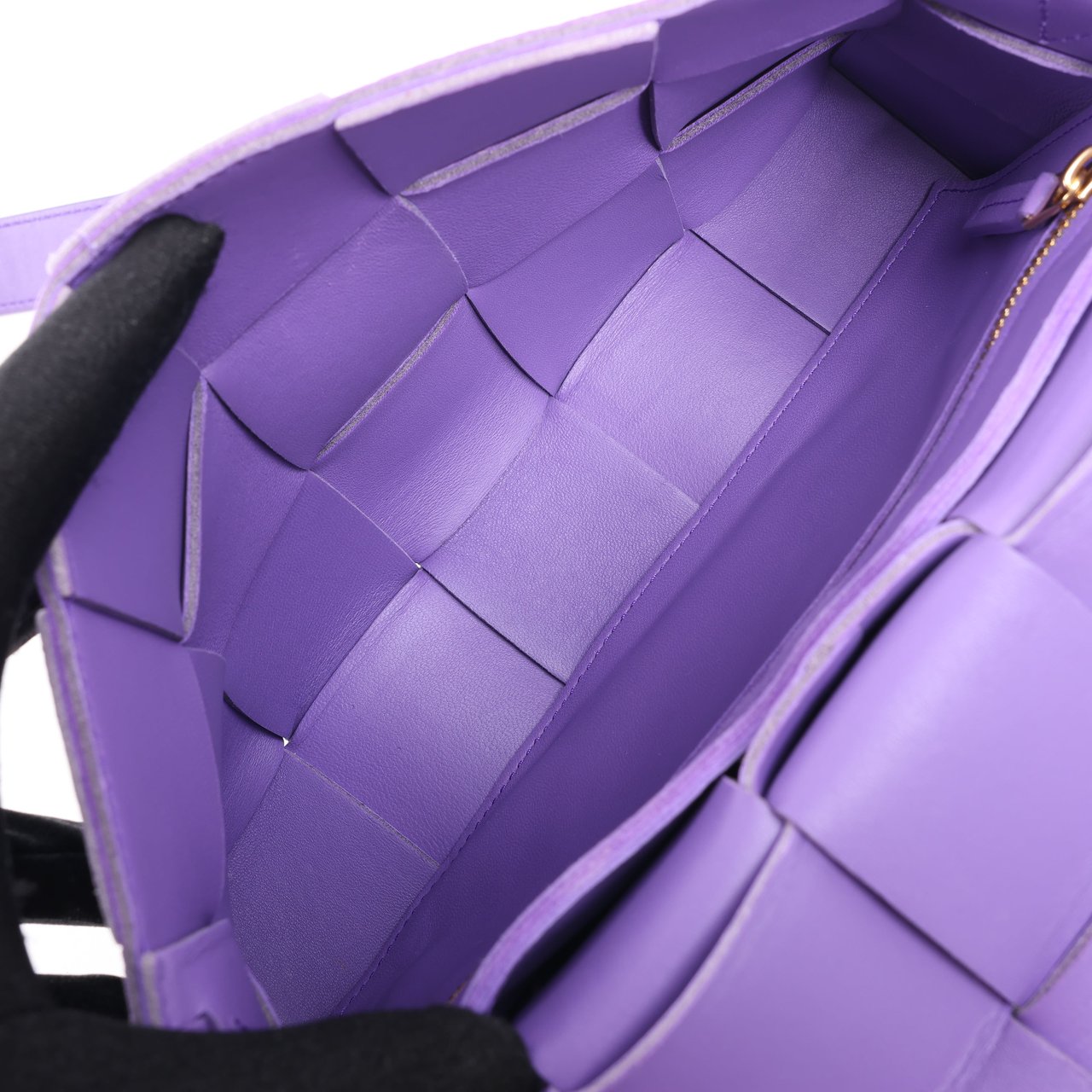 Bottega Veneta Bottega Veneta Maxi Intrecciato Cassette Leather Shoulder Bag in Purple Paars