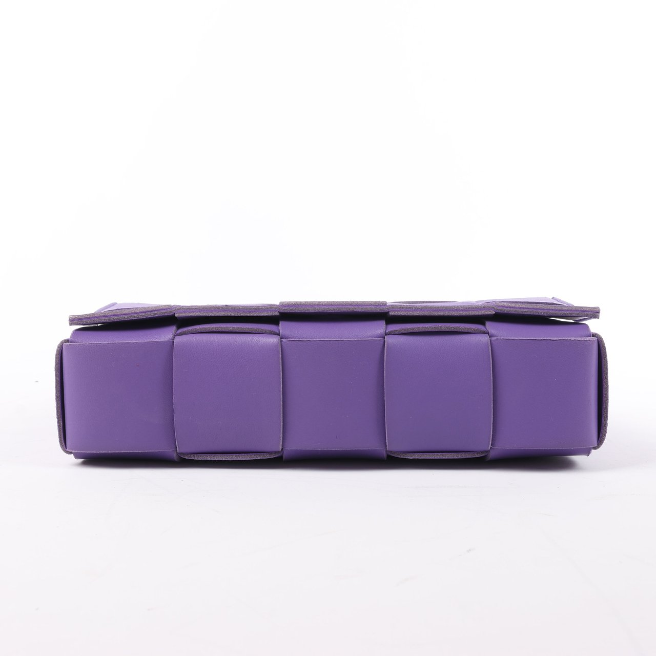 Bottega Veneta Bottega Veneta Maxi Intrecciato Cassette Leather Shoulder Bag in Purple Paars