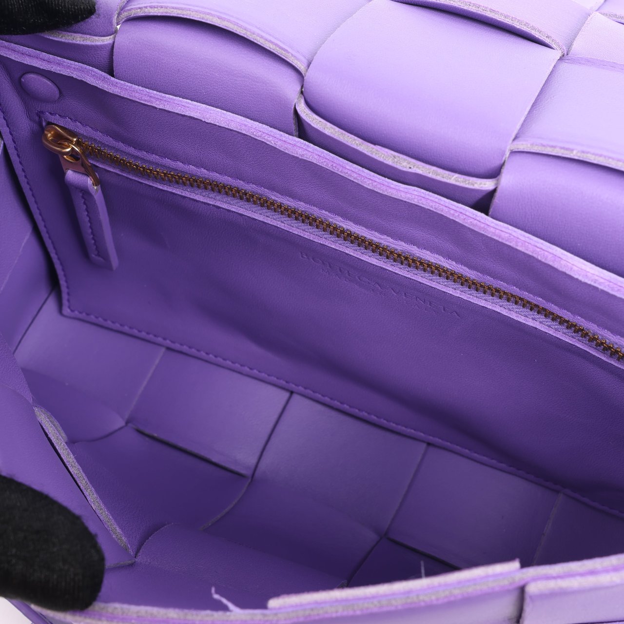 Bottega Veneta Bottega Veneta Maxi Intrecciato Cassette Leather Shoulder Bag in Purple Paars