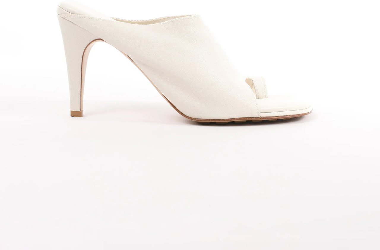 Bottega Veneta Bottega Veneta Mule Heel Toe Ring Leather in White, Size 39 EU Wit