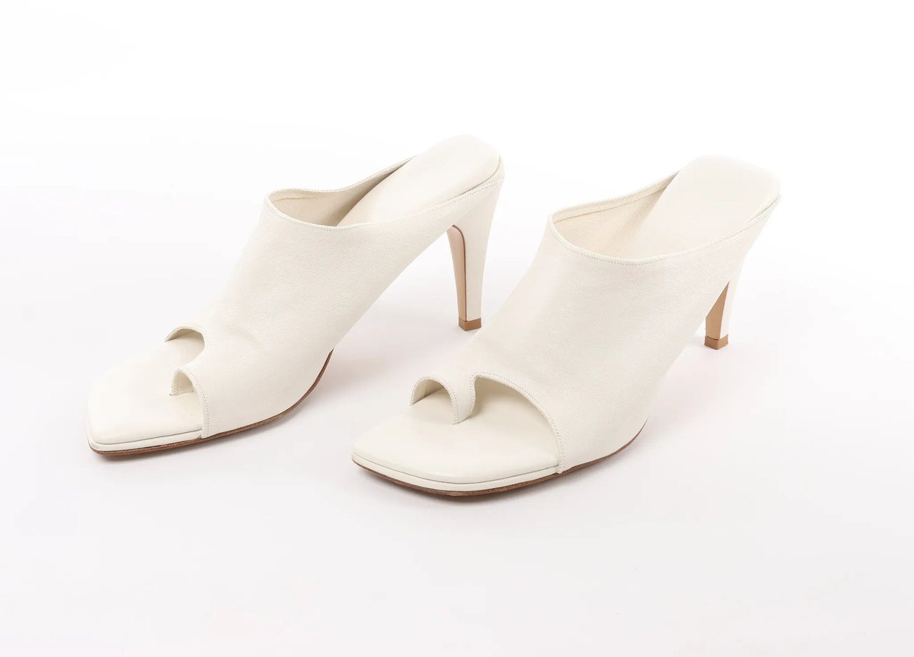 Bottega Veneta Bottega Veneta Mule Heel Toe Ring Leather in White, Size 39 EU Wit