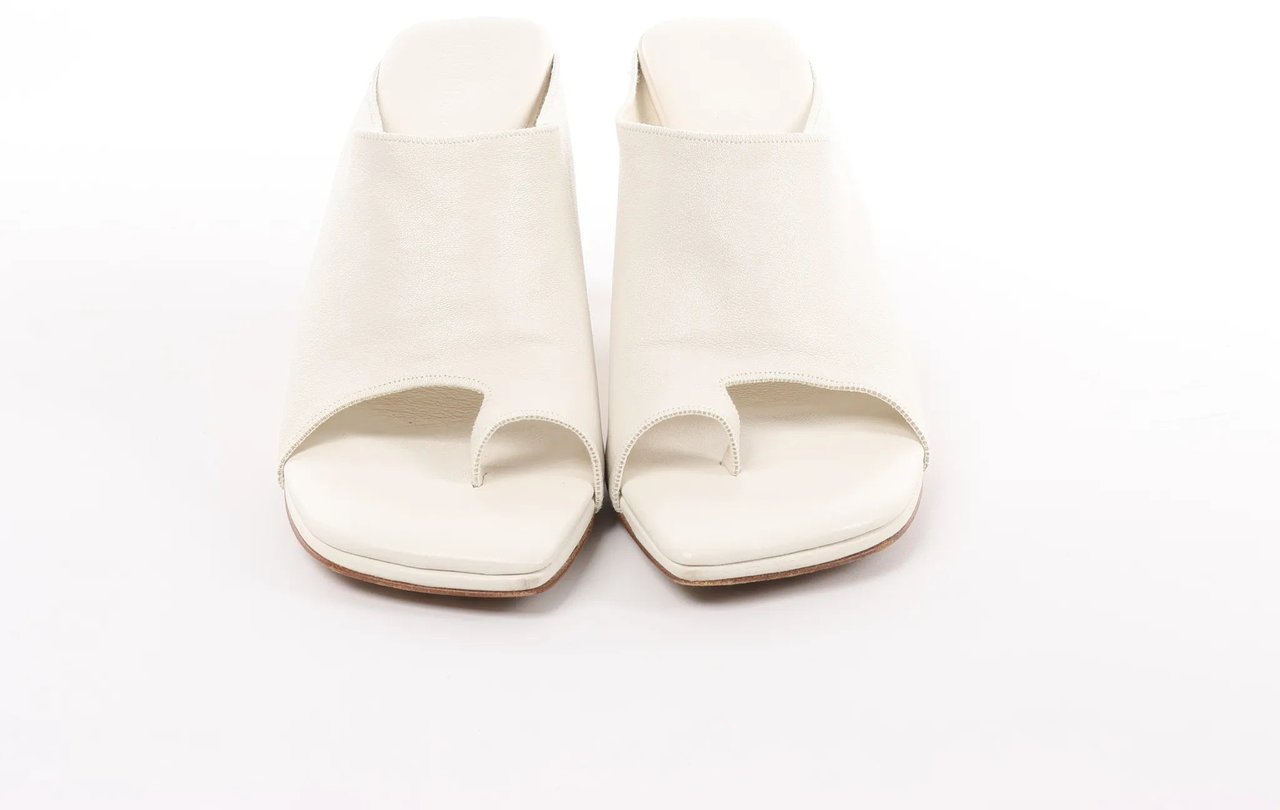 Bottega Veneta Bottega Veneta Mule Heel Toe Ring Leather in White, Size 39 EU Wit