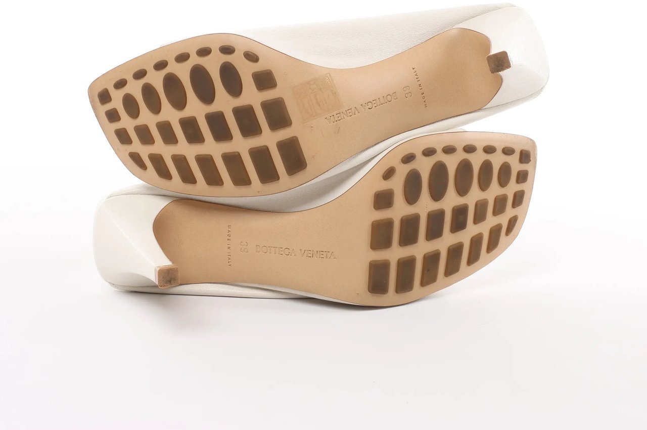 Bottega Veneta Bottega Veneta Mule Heel Toe Ring Leather in White, Size 39 EU Wit