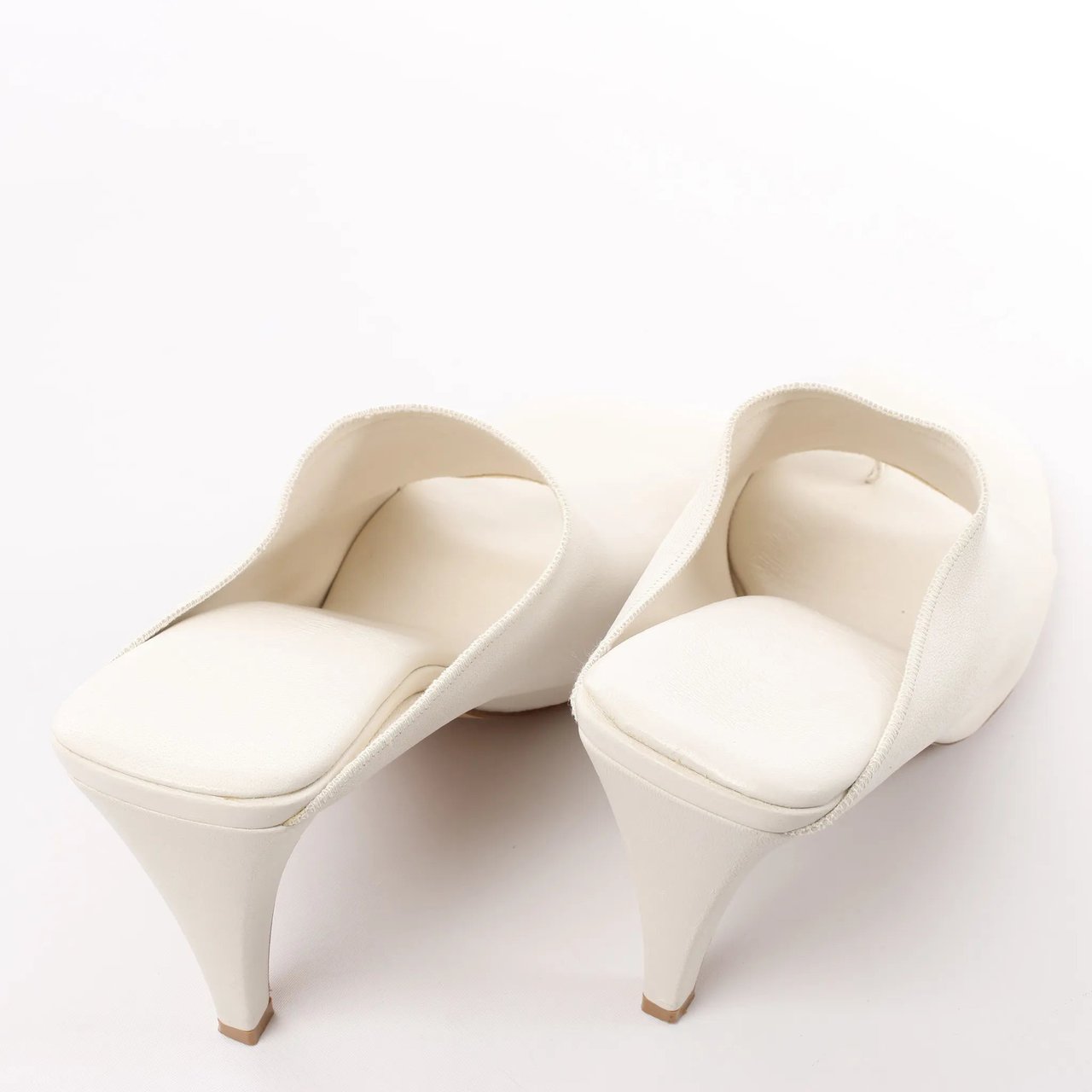 Bottega Veneta Bottega Veneta Mule Heel Toe Ring Leather in White, Size 39 EU Wit