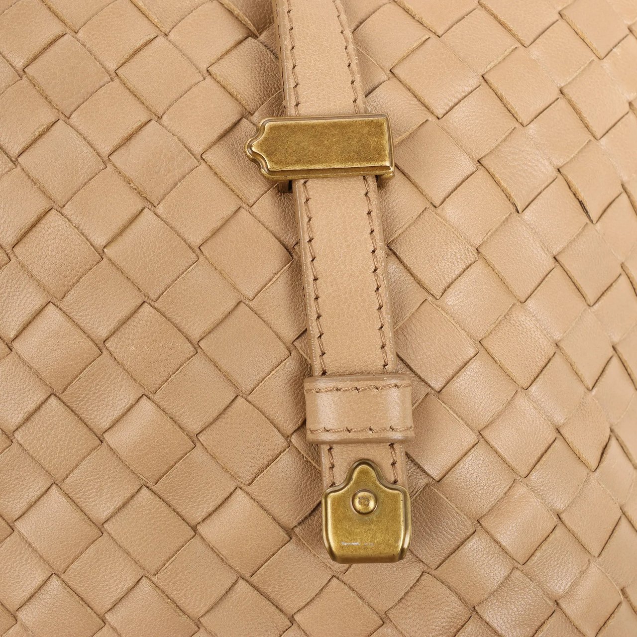 Bottega Veneta Bottega Veneta Intrecciato Leather Shoulder Bag in Beige Beige