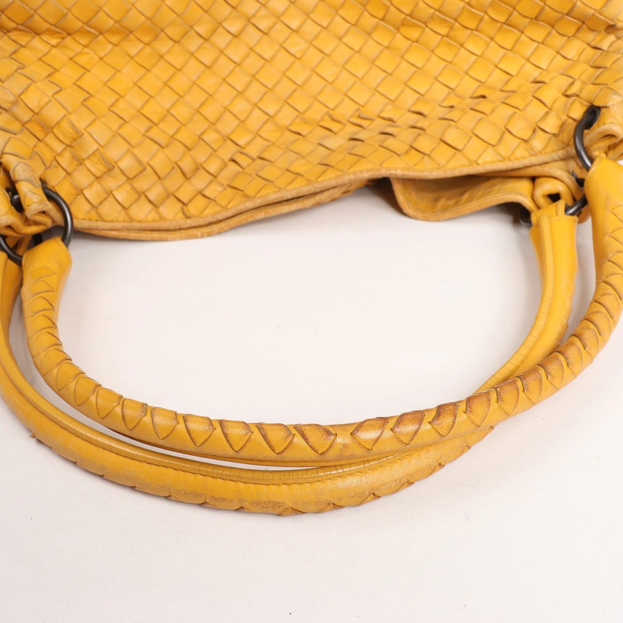 Bottega Veneta Bottega Veneta Intrecciato Leather Shoulder Bag in Yellow Geel