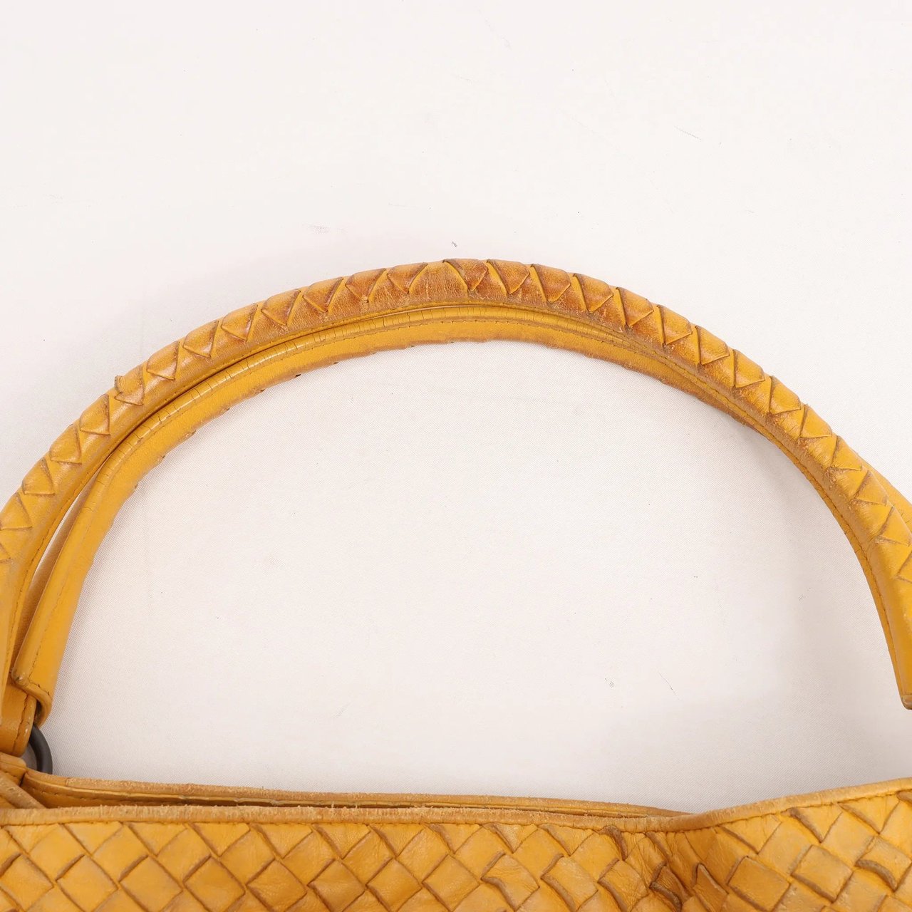 Bottega Veneta Bottega Veneta Intrecciato Leather Shoulder Bag in Yellow Geel