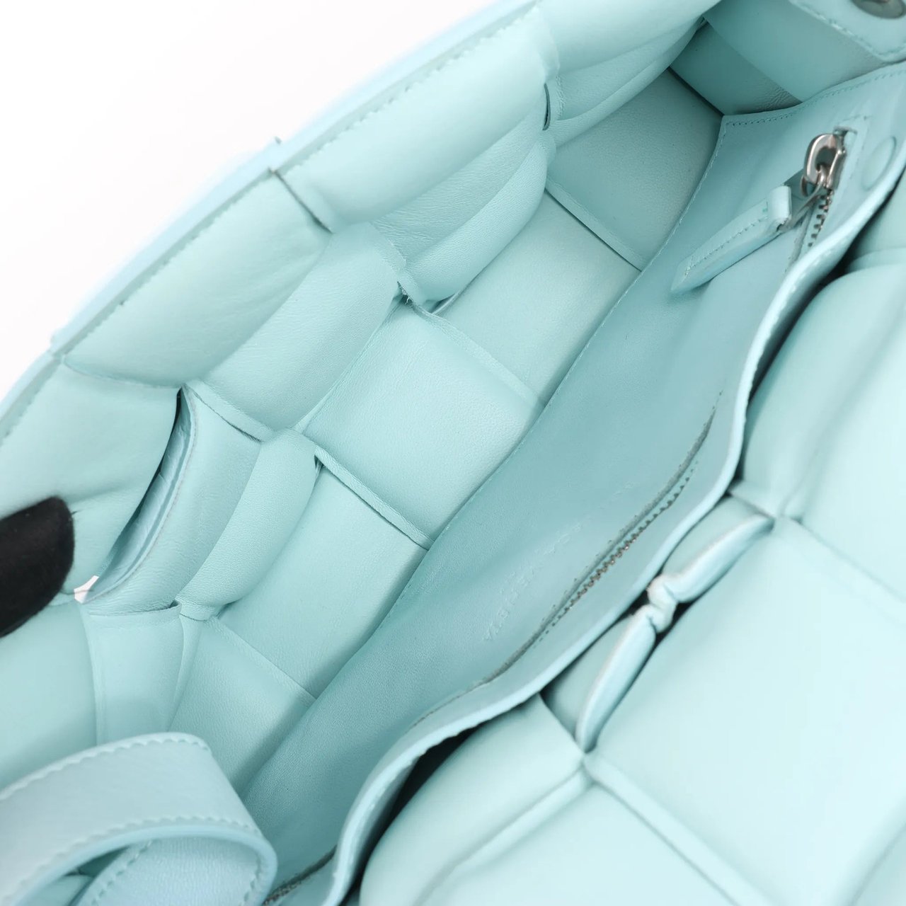 Bottega Veneta Bottega Veneta Padded Cassette Maxi Intrecciato Leather Shoulder Bag in Blue Blauw