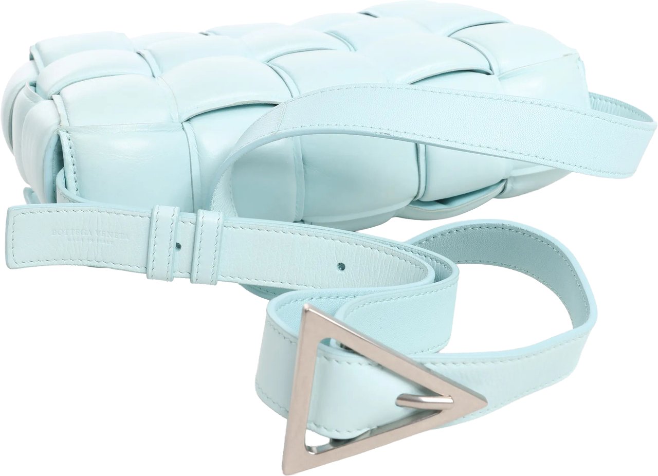 Bottega Veneta Bottega Veneta Padded Cassette Maxi Intrecciato Leather Shoulder Bag in Blue Blauw