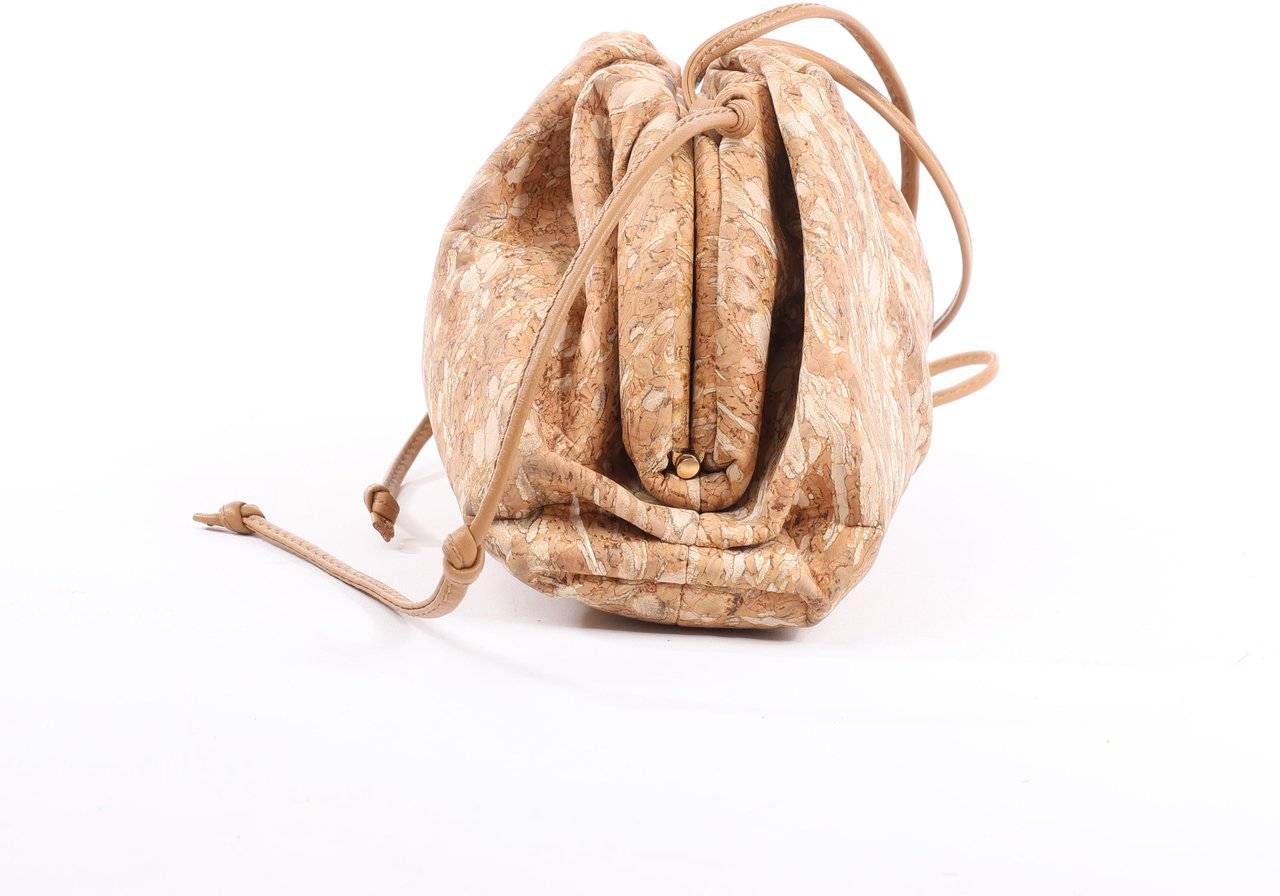 Bottega Veneta Bottega Veneta Mini The Pouch 20 Cork Crossbody bag in Beige Beige