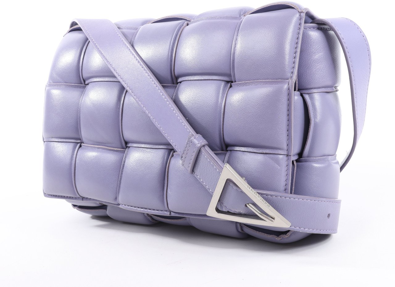 Bottega Veneta Bottega Veneta Padded Cassette Maxi Intrecciato Leather Shoulder Bag in Purple Paars