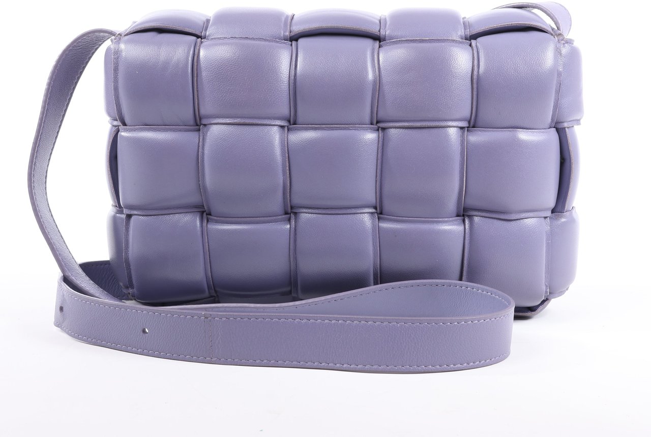Bottega Veneta Bottega Veneta Padded Cassette Maxi Intrecciato Leather Shoulder Bag in Purple Paars