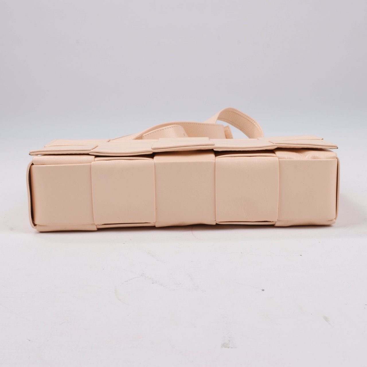 Bottega Veneta Bottega Veneta Maxi Intrecciato Cassette Leather Shoulder Bag in Powder Beige Beige