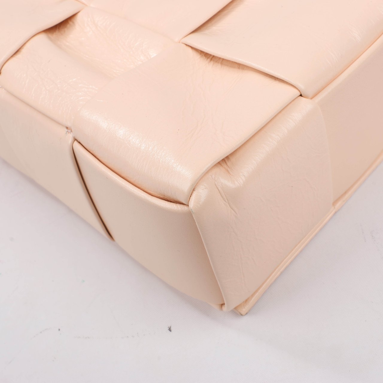 Bottega Veneta Bottega Veneta Maxi Intrecciato Cassette Leather Shoulder Bag in Powder Beige Beige