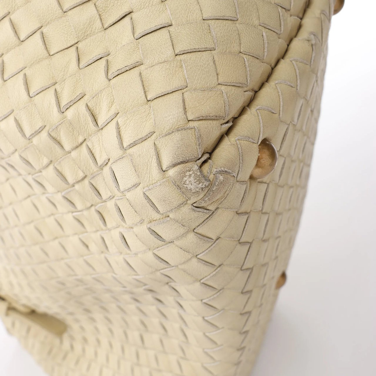 Bottega Veneta Montaigne Intrecciato Leather Shoulder Bag in Beige 173398 Beige
