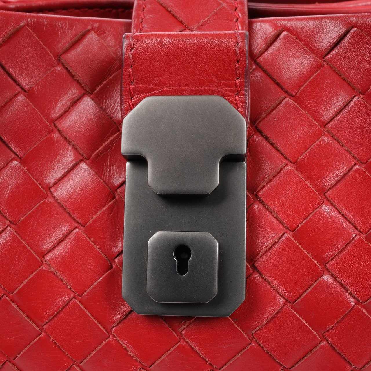 Bottega Veneta Intrecciato Roma Leather Handbag in Red Rood