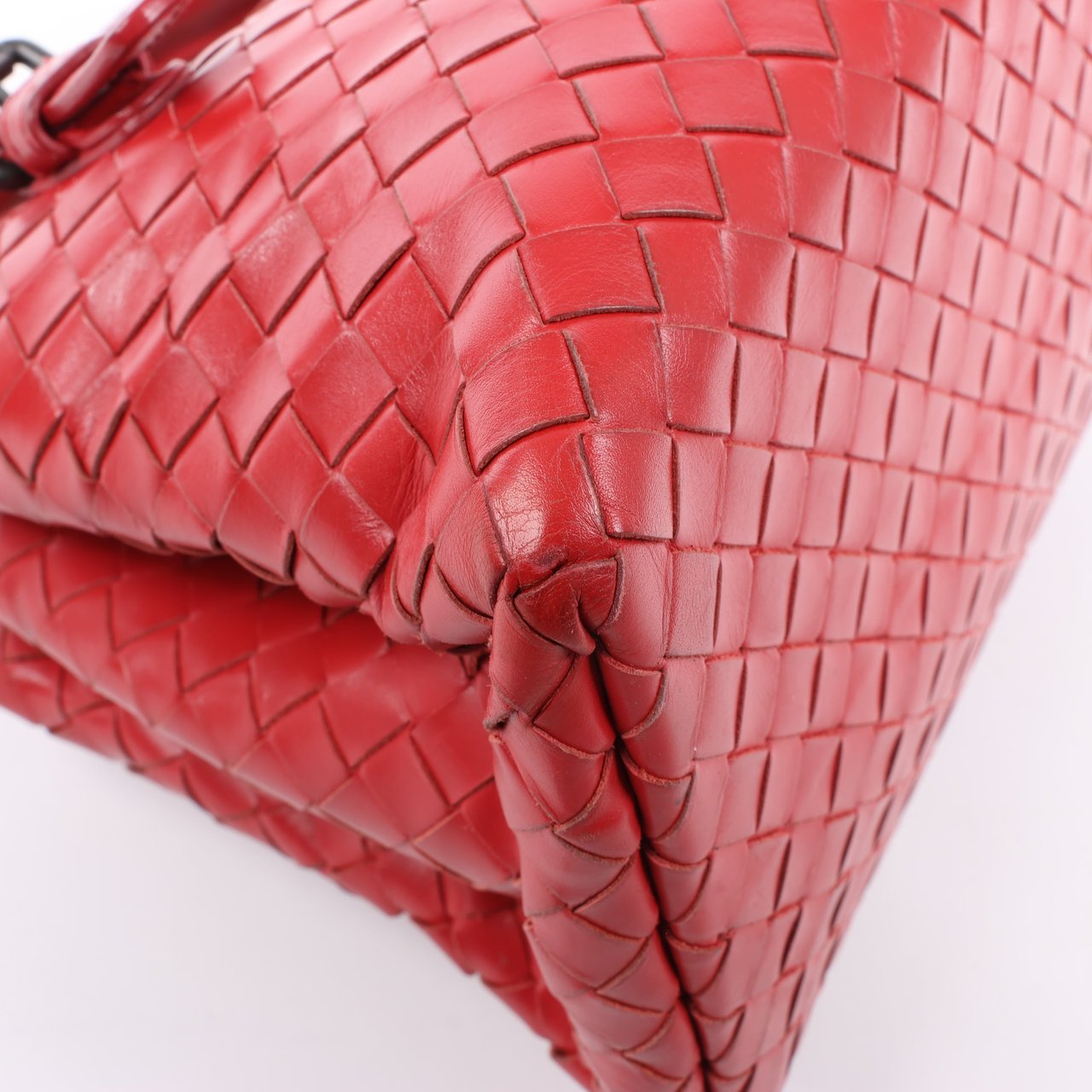 Bottega Veneta Intrecciato Roma Leather Handbag in Red Rood