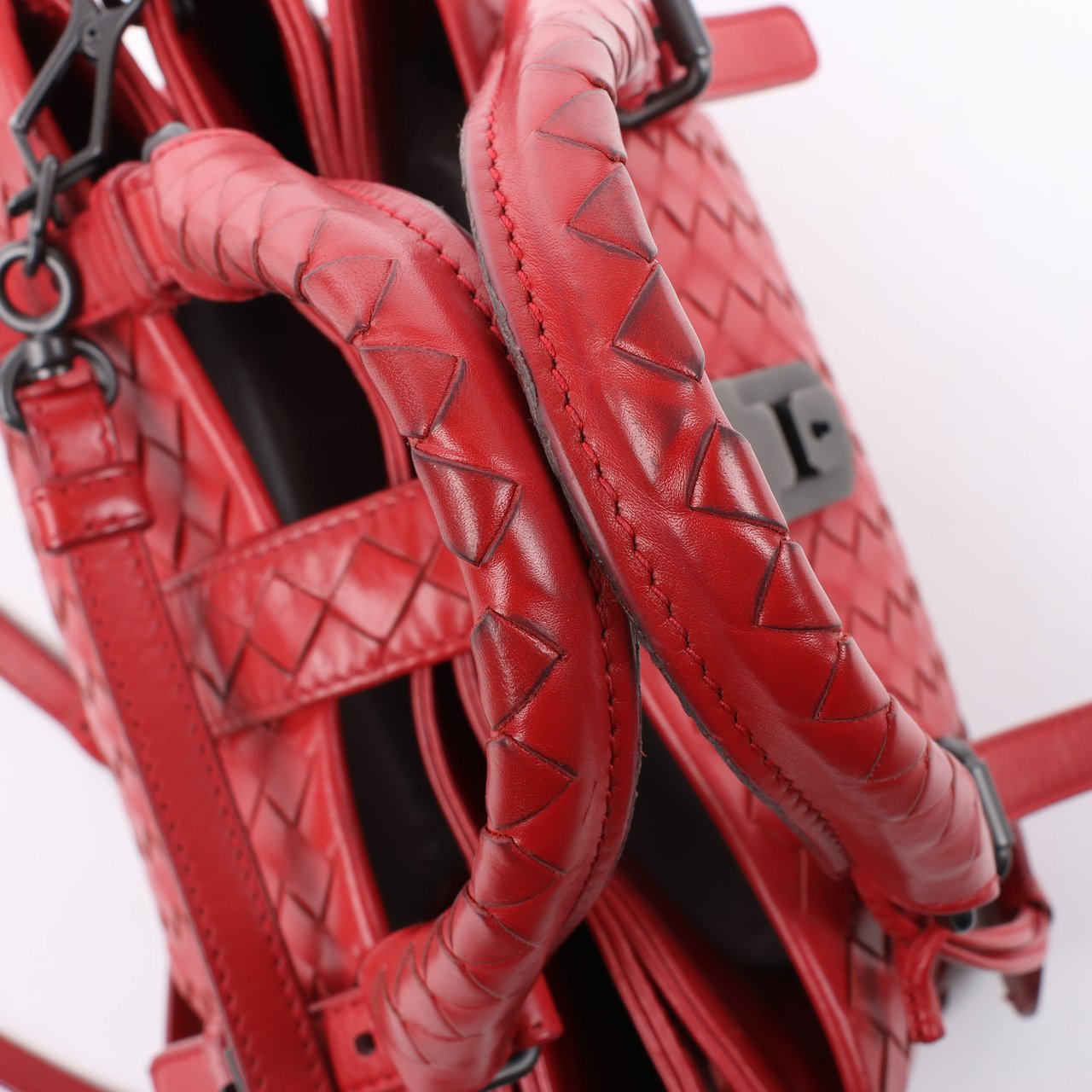 Bottega Veneta Intrecciato Roma Leather Handbag in Red Rood