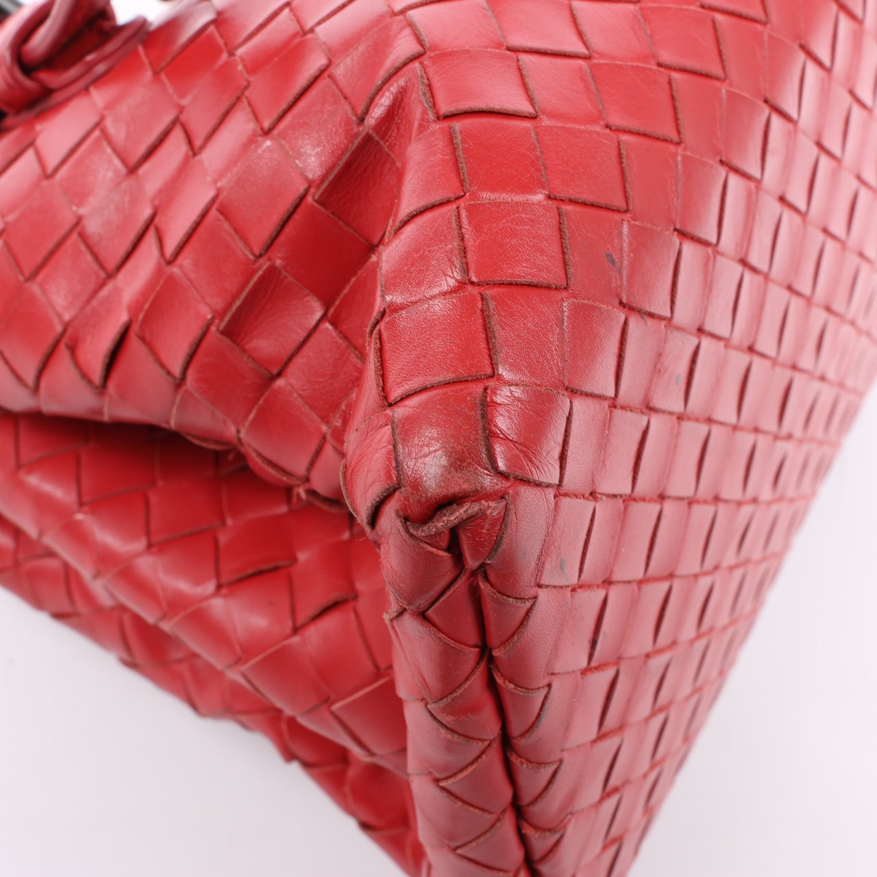 Bottega Veneta Intrecciato Roma Leather Handbag in Red Rood
