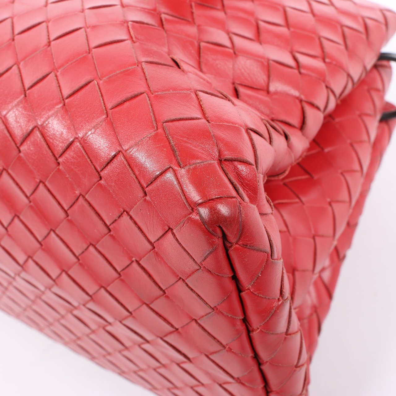 Bottega Veneta Intrecciato Roma Leather Handbag in Red Rood