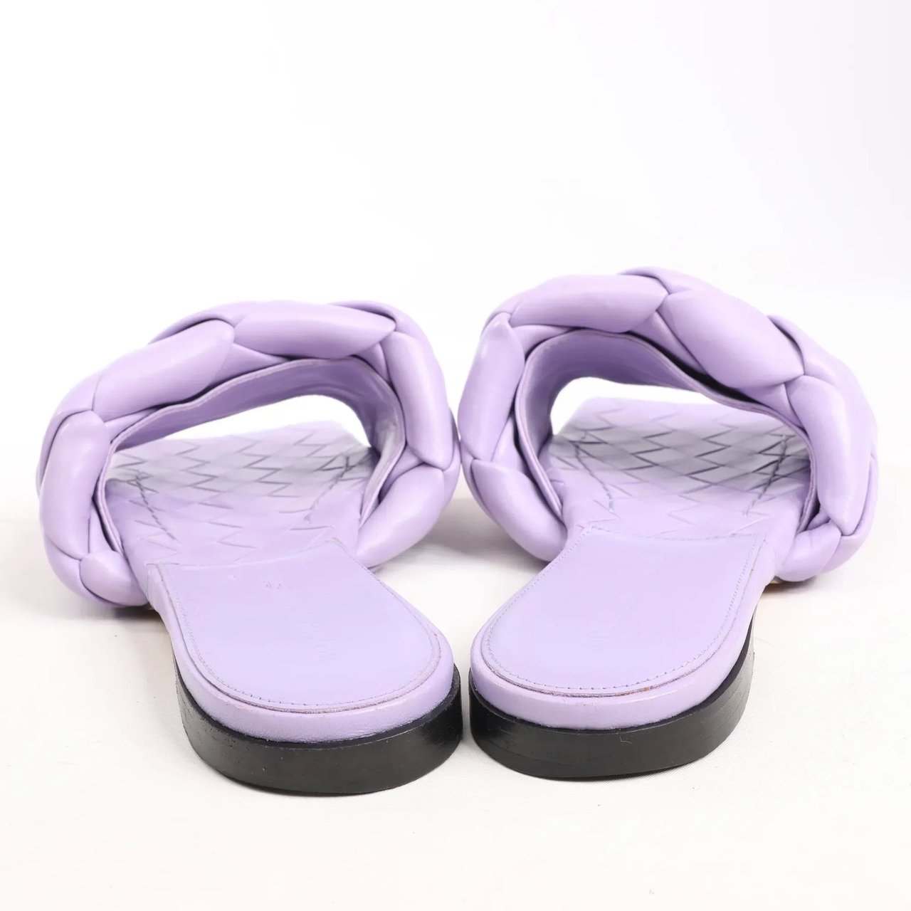 Bottega Veneta Lido Intrecciato Leather Sandals in Purple, Size 37 EU Paars