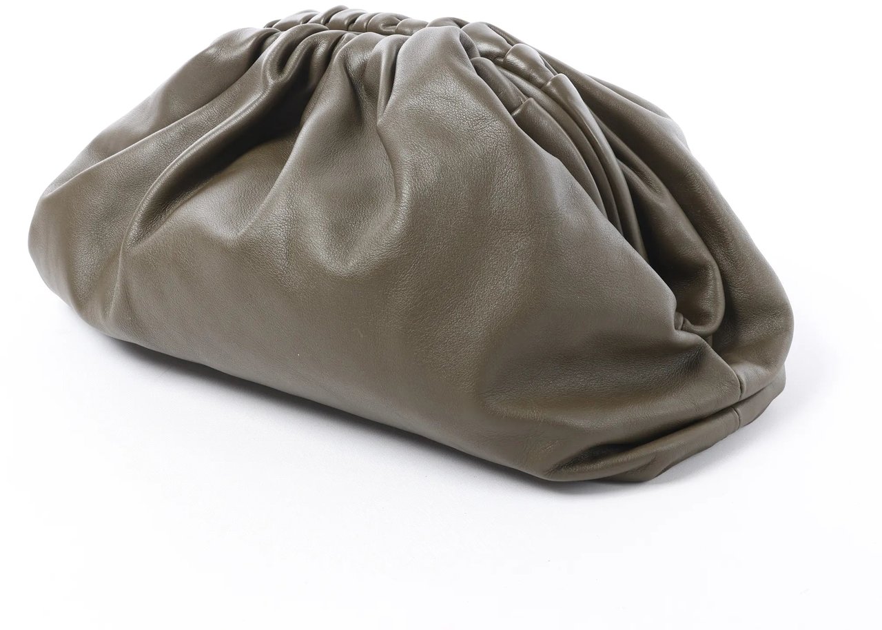 Bottega Veneta The Pouch Oversize Leather Clutch Bag in Green Groen