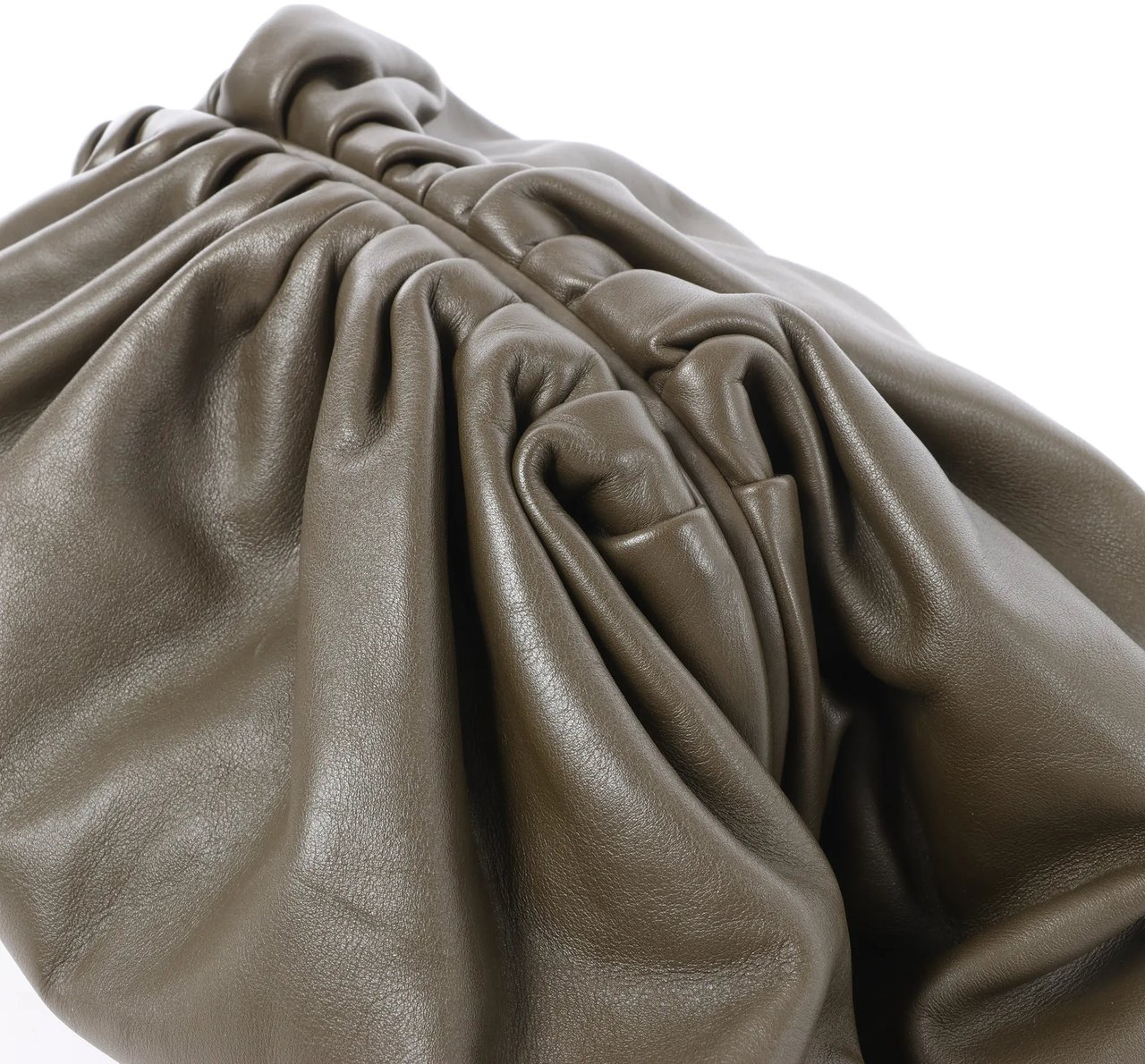 Bottega Veneta The Pouch Oversize Leather Clutch Bag in Green Groen