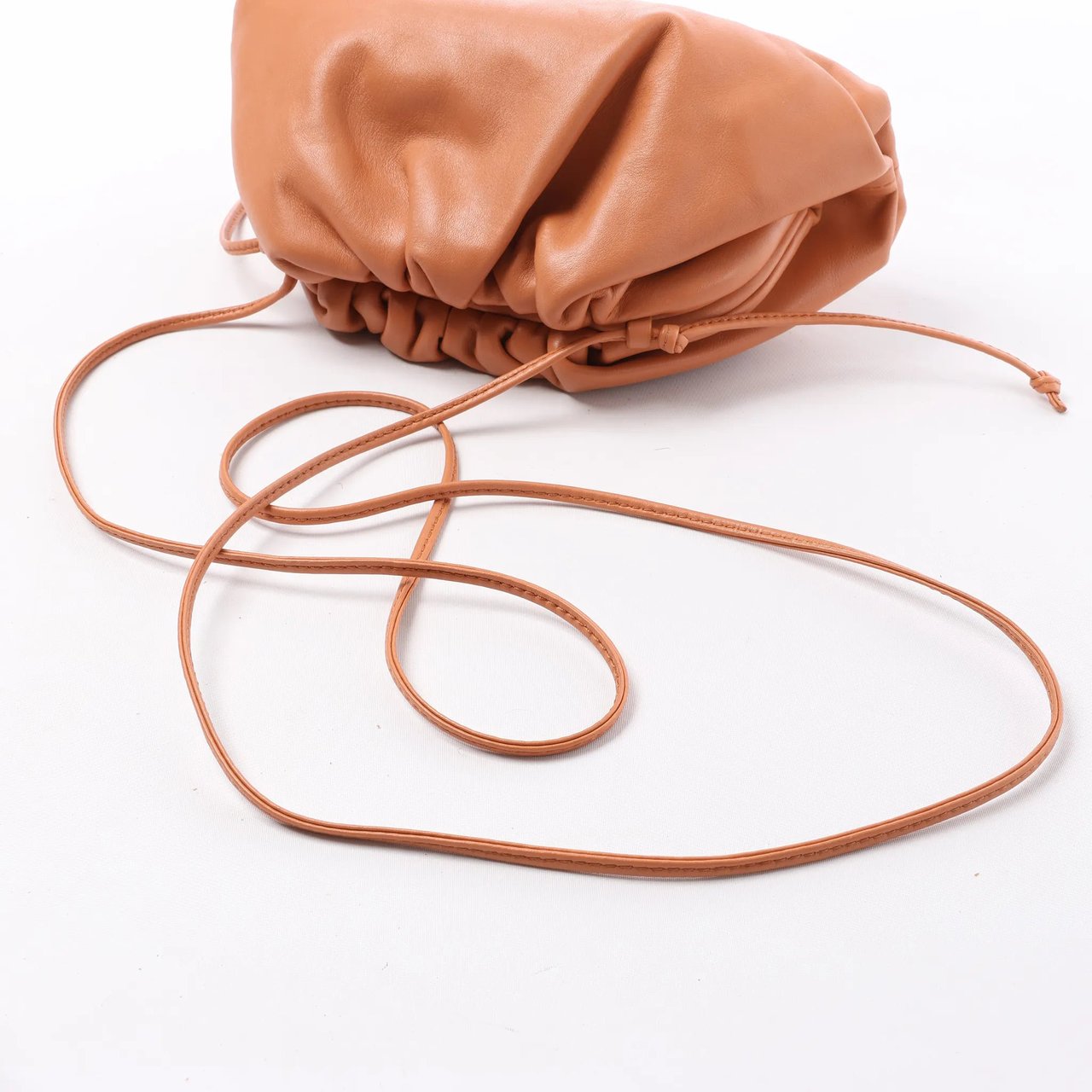 Bottega Veneta Mini The Pouch Leather Crossbody bag in Brown Bruin