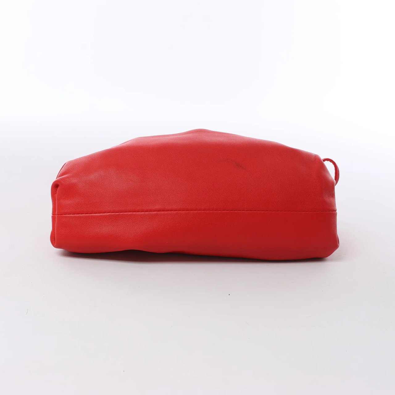 Bottega Veneta Mini The Pouch Leather Crossbody bag in Red Rood