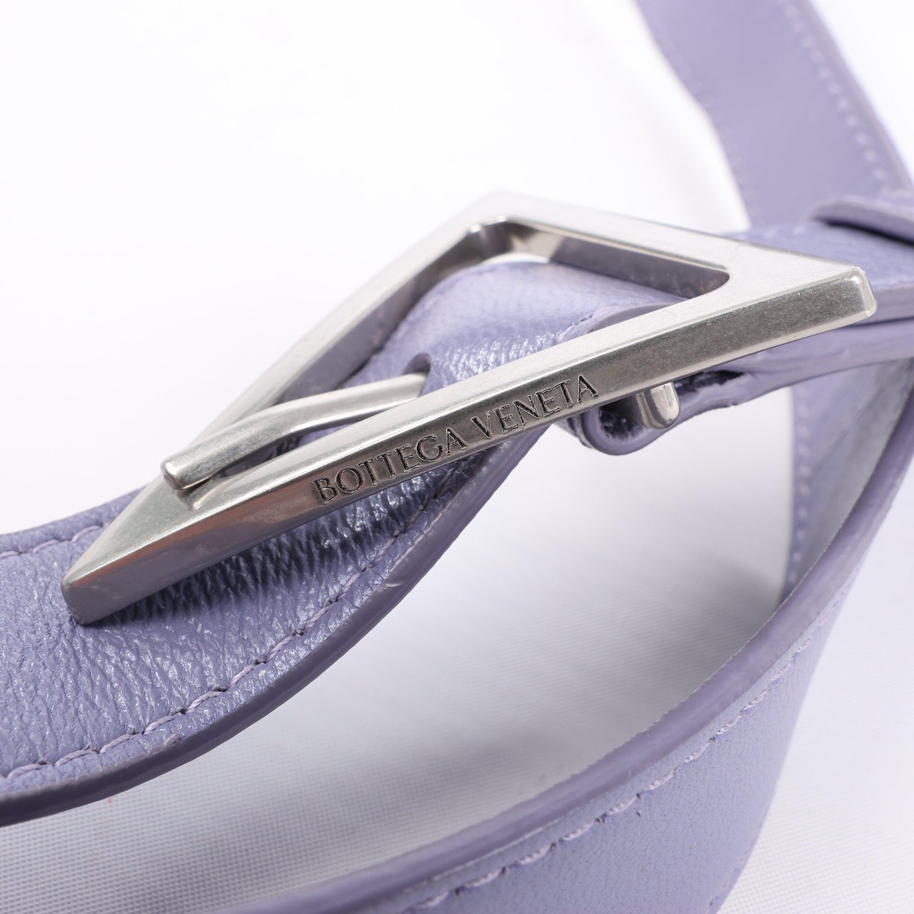 Bottega Veneta Padded Cassette Maxi Intrecciato Leather Shoulder Bag in Purple Paars