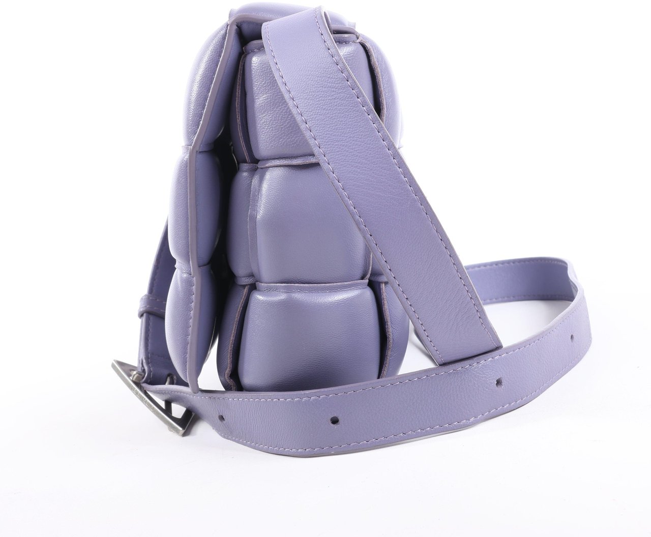 Bottega Veneta Padded Cassette Maxi Intrecciato Leather Shoulder Bag in Purple Paars