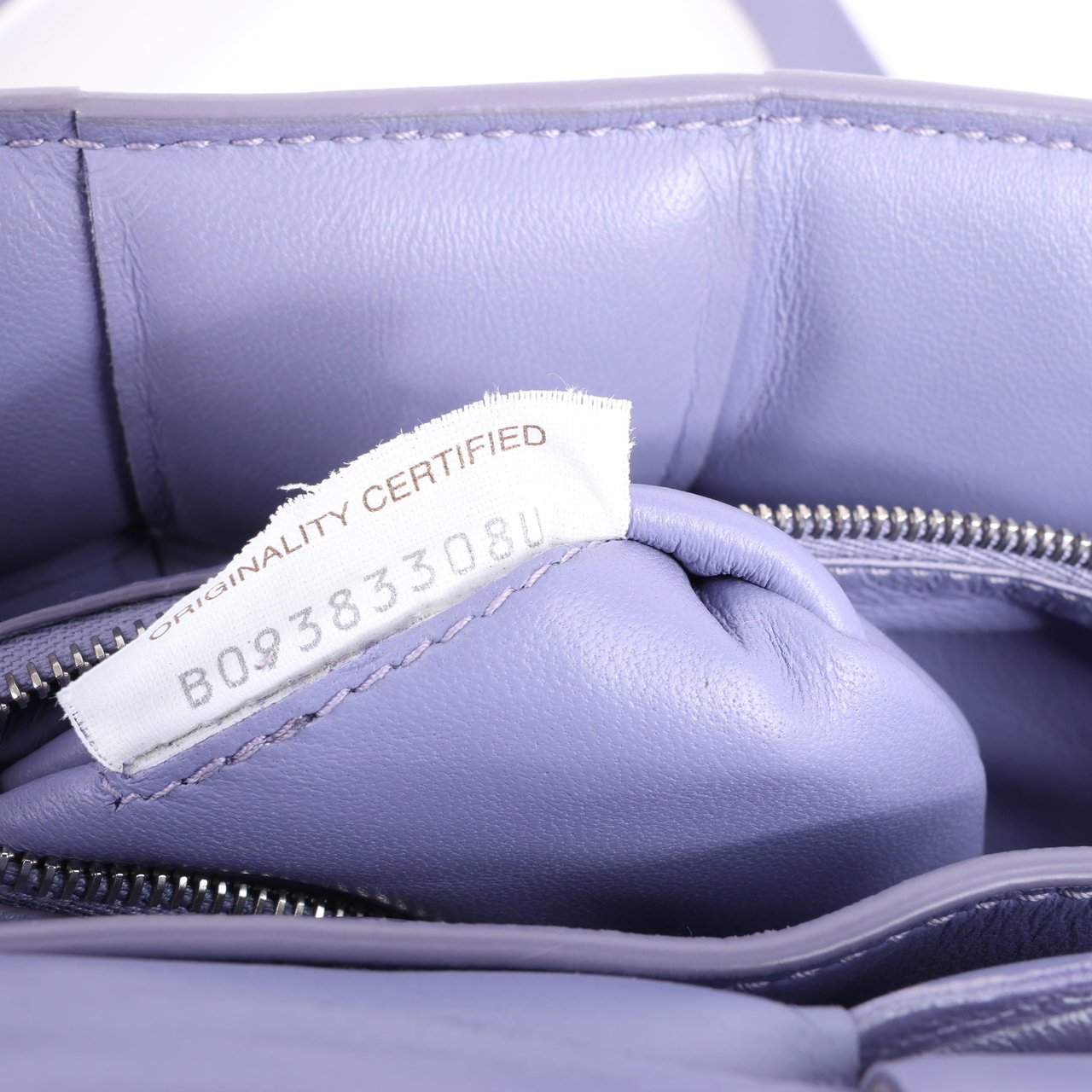 Bottega Veneta Padded Cassette Maxi Intrecciato Leather Shoulder Bag in Purple Paars