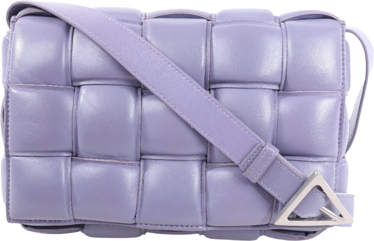 Bottega Veneta Padded Cassette Maxi Intrecciato Leather Shoulder Bag in Purple Paars