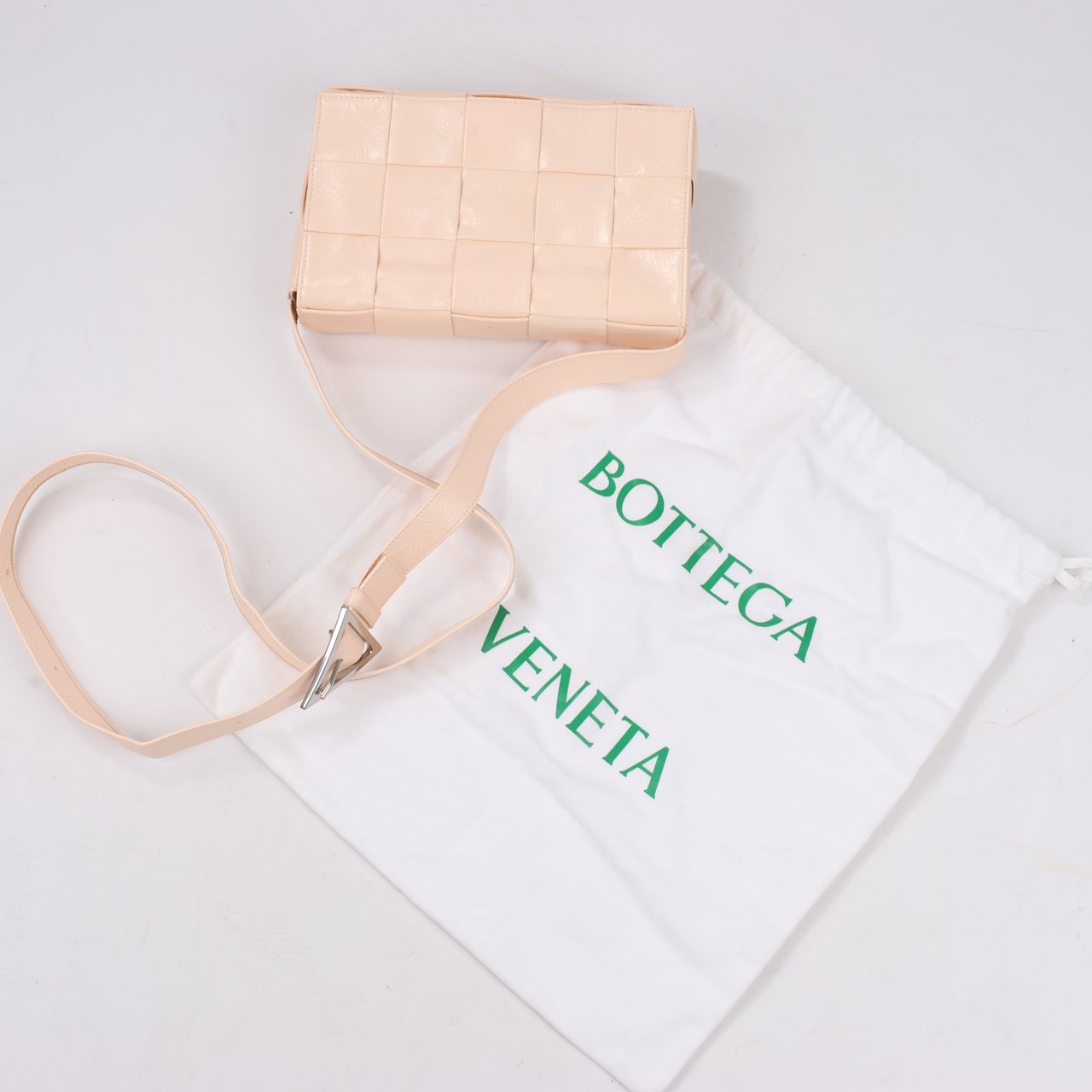 Bottega Veneta Maxi Intrecciato Cassette Leather Shoulder Bag in Powder Beige Beige