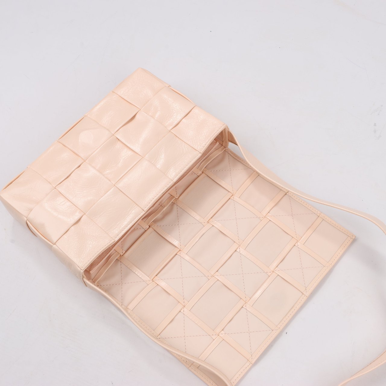 Bottega Veneta Maxi Intrecciato Cassette Leather Shoulder Bag in Powder Beige Beige