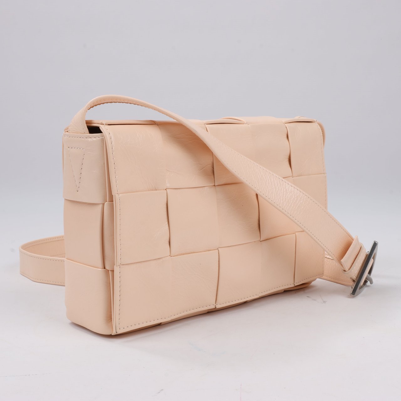 Bottega Veneta Maxi Intrecciato Cassette Leather Shoulder Bag in Powder Beige Beige